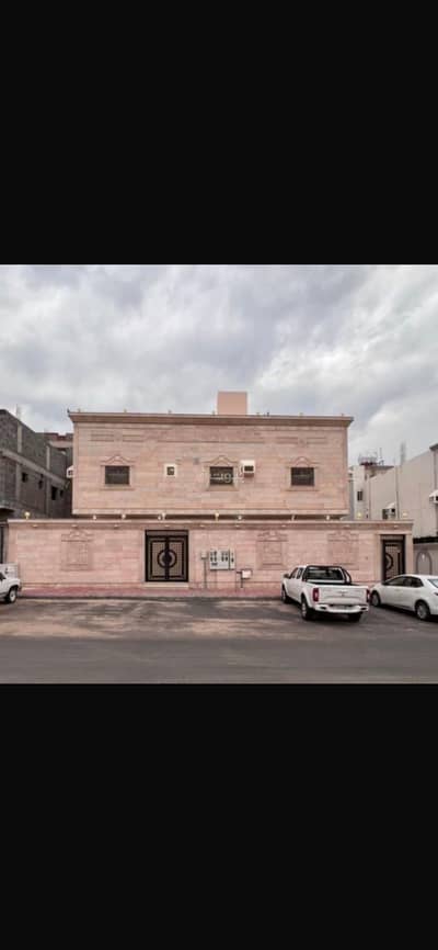 Residential Building for Sale in Al Aziziyah, Madina - Residential building for sale in Al-Aziziyah, 5th floor, in Medina
