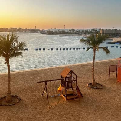 2 Bedroom Chalet for Rent in North Jeddah, Jeddah - Apartment with a view of the open sea