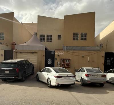 8 Bedroom Villa for Sale in South Riyadh, Riyadh - Ground floor villa + 3 apartments – Al-Aziziyah District A distinctive location and wide street Area: 390 m² Street width: 20 m Facade: Southern Age: