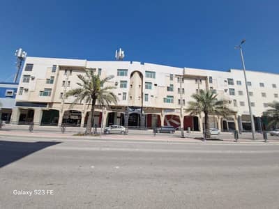 معرض  للايجار في الناصرة، القطيف - محل للإيجار في شارع احد, حي الناصرة, مدينة القطيف, المنطقة الشرقية
