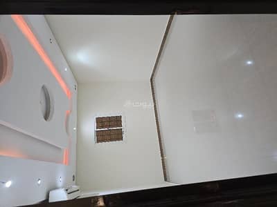 3 Bedroom Apartment for Sale in East Riyadh, Riyadh - A hotel apartment with two entrances, a laundry room, a driver’s room, and available services for sale