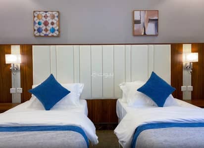 2 Bedroom Apartment for Rent in Makkah - Two-bedroom suite with a living room and a kitchen, with a king-size bed and two single beds, Unit 2