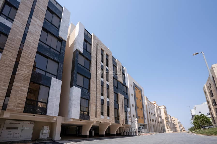 Luxurious 6-bedroom apartment front-facing with two entrances, Al-Naim neighborhood, immediate availability from the owner Luxurious 6-bedroom apartment front-facing with two entrances, Al-Naim neighborhood, immediate availability from the owner