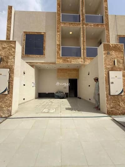 دور 5 غرف نوم للبيع في شرق الرياض، الرياض - دور للبيع في الجنادرية، شرق الرياض
