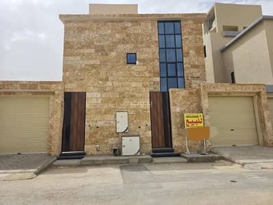 7 Bedroom Floor for Sale in South Riyadh, Riyadh - Floor for Sale in Uhud, South Riyadh
