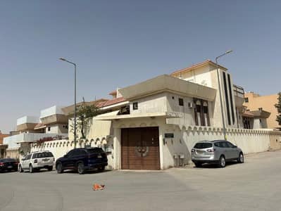 10+ Beds Villa for Sale in North Riyadh, Riyadh - Two land plots in Sulaymaniyah worth assessing