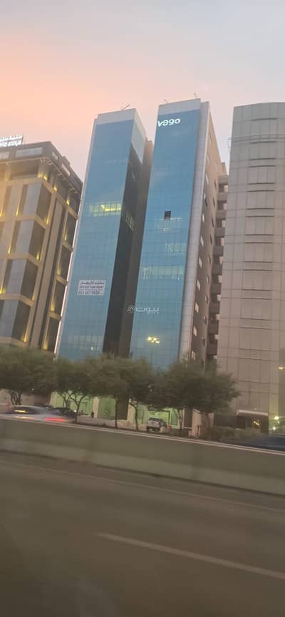 Office for Rent in North Riyadh, Riyadh - | (Opportunity: A luxurious office for rent on King Fahd Road in Al-Malqa District) :
