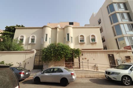 4 Bedroom Villa for Sale in North Jeddah, Jeddah - Duplex connected in Al-Zahraa district, south of Hurā