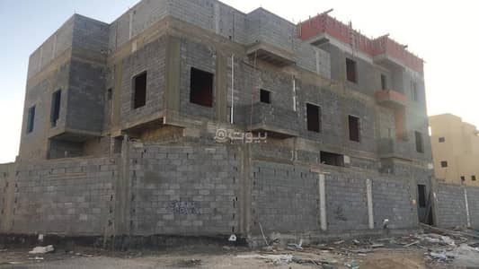 5 Bedroom Villa for Sale in North Jeddah, Jeddah - A large villa for sale on two streets – Emerald District | Jeddah