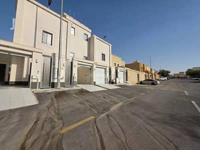 5 Bedroom Floor for Sale in South Riyadh, Riyadh - Floor for sale on Abdul Raziq Bin Al Jazouli Street, Badr District, Riyadh City.