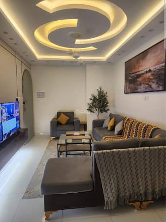 3 Bedroom Flat for Rent in Al Badei, Abha - A spacious apartment with three bedrooms, two living rooms, and a kitchen
