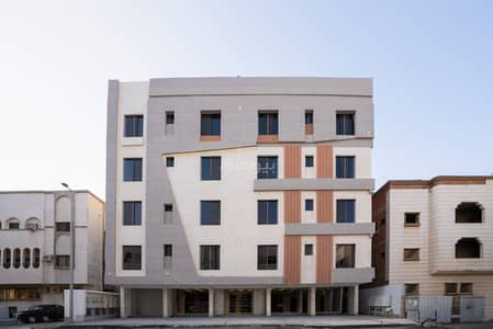 5 Bedroom Apartment for Sale in North Jeddah, Jeddah - Front and rear apartments for ownership in Al-Nuzha neighborhood with spacious layouts