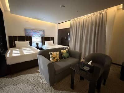 3 Bedroom Flat for Rent in Al Mahrajan, Tabuk - 3-bedroom apartment with a living room