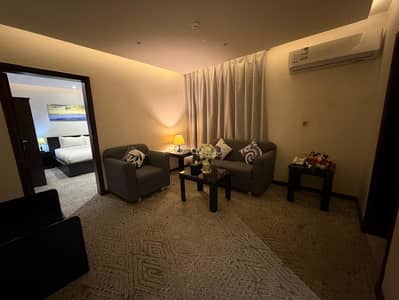 3 Bedroom Apartment for Rent in Al Mahrajan, Tabuk - 3-bedroom apartment with a living room