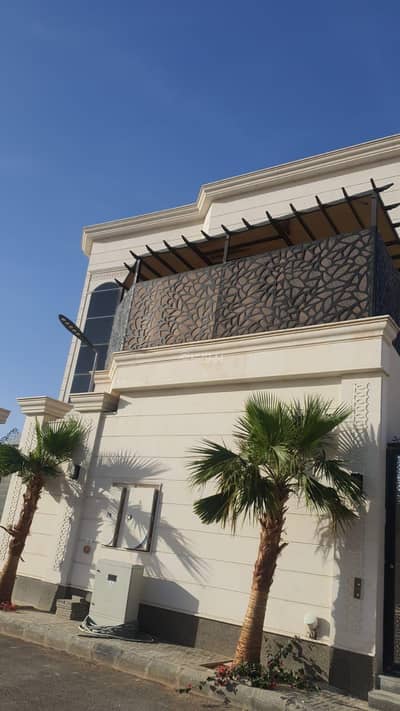 8 Bedroom Villa for Sale in East Riyadh, Riyadh - A distinctive villa of 393 square meters plus two apartments