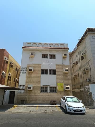 9 Bedroom Residential Building for Sale in North Jeddah, Jeddah - Investment building for sale in Al-`Aziziya district – 3 floors and an annex