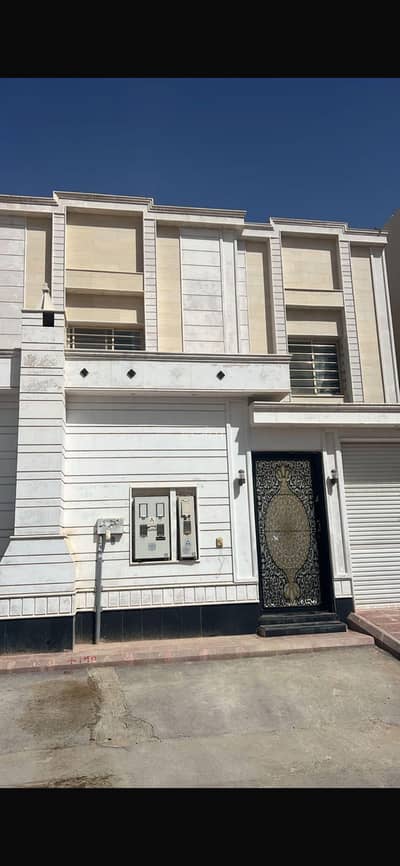 10+ Beds Villa for Sale in East Riyadh, Riyadh - Villa for sale in Al-Saada
