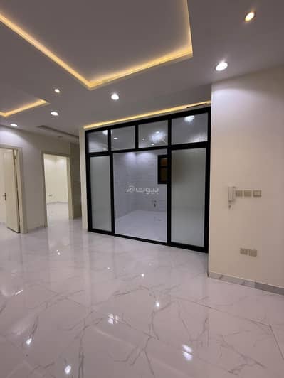 3 Bedroom Floor for Rent in South Riyadh, Riyadh - Luxury apartment in the Obhur (Okaz) neighborhood