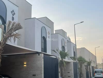 4 Bedroom Floor for Sale in North Riyadh, Riyadh - A top-floor role in Al-Mugharzat neighborhood with a surface close to all services 4 Bedroom Floor for Sale in North Riyadh, Riyadh - A top-floor role in Al-Mugharzat neighborhood with a surface close to all services
