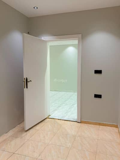 4 Bedroom Apartment for Rent in East Riyadh, Riyadh - Luxurious apartment with a spacious area and a private yard (fully renovated) – Al-Moncea district 4 Bedroom Apartment for Rent in East Riyadh, Riyadh - Luxurious apartment with a spacious area and a private yard (fully renovated) – Al-Moncea district