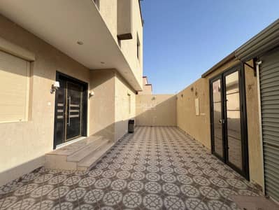 8 Bedroom Villa for Sale in North Jeddah, Jeddah - A stray (or sprawl) on a single land plot with an independent entrance in the مشارف district of the Riyadh plan