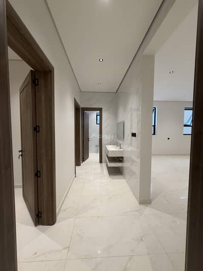 4 Bedroom Floor for Sale in Al Humar Al Shamali, Buraydah Al Qassim Region - Upper unit west of Buraydah city - Al-Hamar Al-Shamali
