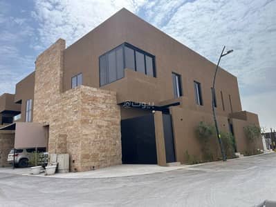 5 Bedroom Floor for Rent in North Riyadh, Riyadh - A special role with an accessory and a driver’s room 5 Bedroom Floor for Rent in North Riyadh, Riyadh - A special role with an accessory and a driver’s room