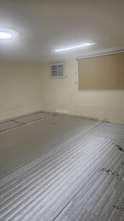 Room for Rent in East Riyadh, Riyadh - Single room for rent in Al-Sali