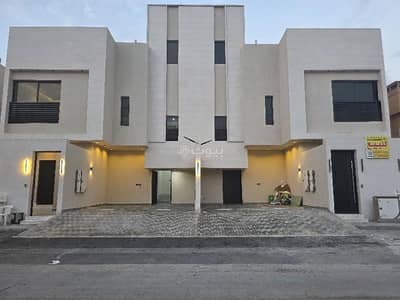 4 Bedroom Floor for Sale in South Riyadh, Riyadh - Ground floor with a distinguished location