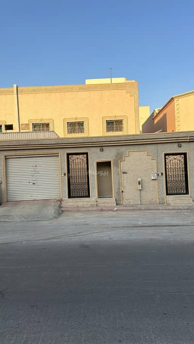 5 Bedroom Floor for Rent in East Riyadh, Riyadh - Apartment upstairs for rent in Al King Faisal neighborhood (La Rifaa).