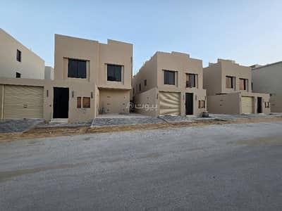 8 Bedroom Villa for Sale in South Riyadh, Riyadh - Independent villa consisting of 3 floors