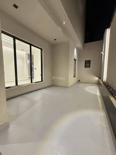 3 Bedroom Floor for Sale in East Riyadh, Riyadh - Two Diplux villas? All are 3-story villas in the Seville neighborhood, 15m street. 3 Bedroom Floor for Sale in East Riyadh, Riyadh - Two Diplux villas? All are 3-story villas in the Seville neighborhood, 15m street.