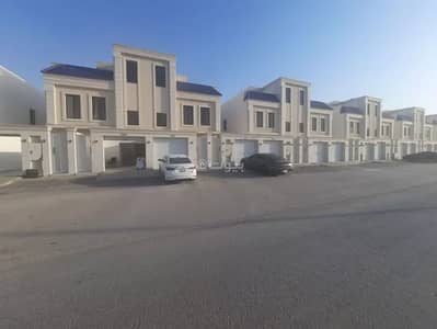 5 Bedroom Floor for Sale in South Riyadh, Riyadh - Floor For Sale in Okaz, Riyadh