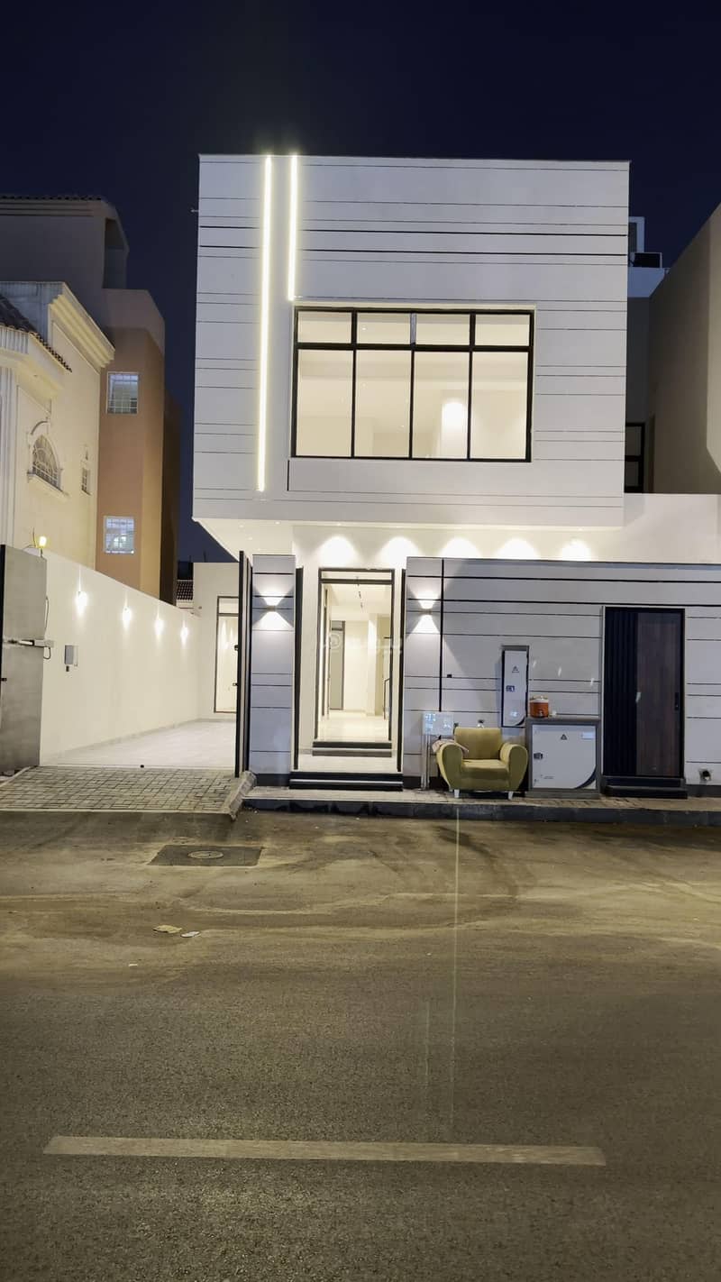 Duplex 250 square meters, internal staircase only, in Seville district Duplex 250 square meters, internal staircase only, in Seville district