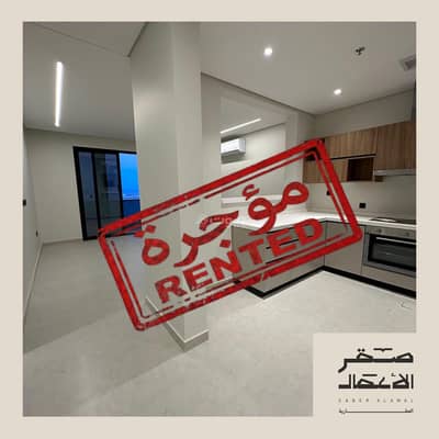 3 Bedroom Flat for Rent in Al Bahar, Al Khobar - Three-bedroom with a semi-enclosed kitchen