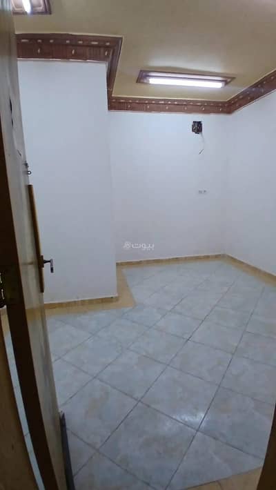 4 Bedroom Apartment for Rent in East Riyadh, Riyadh - For rent: a bachelor apartment in Al-Khuzaym (Al-Khaleej) neighborhood – Listing number 2192