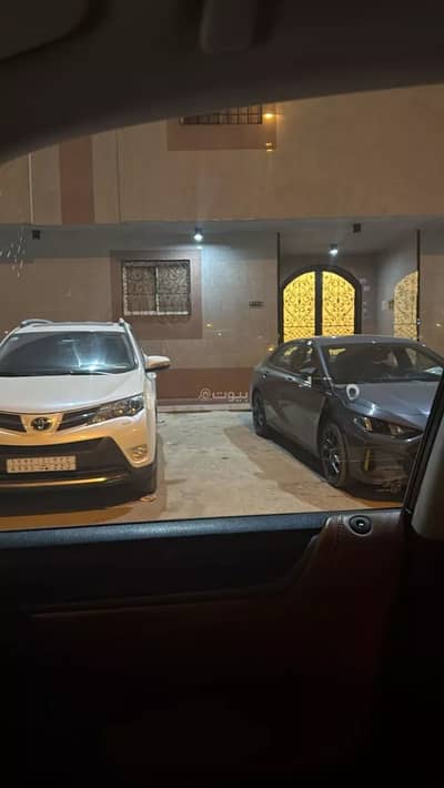 10+ Beds Residential Building for Sale in East Riyadh, Riyadh - Building For Sale in Ishbiliyah, Riyadh