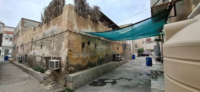 5 Bedroom Villa for Sale in Al Jarudiyah, Al Qatif - An old house with 5 bedrooms, a living room, a majlis, 3 bathrooms, and a kitchen for sale in Al Jaroudiya, Qatif