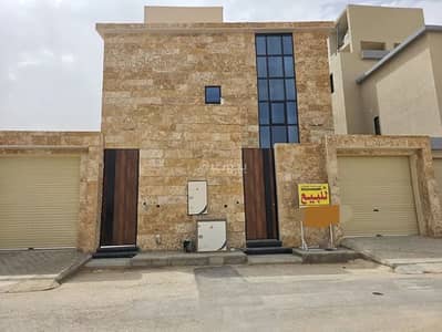 دور 7 غرف نوم للبيع في جنوب الرياض، الرياض - دور للبيع في أحد، جنوب الرياض