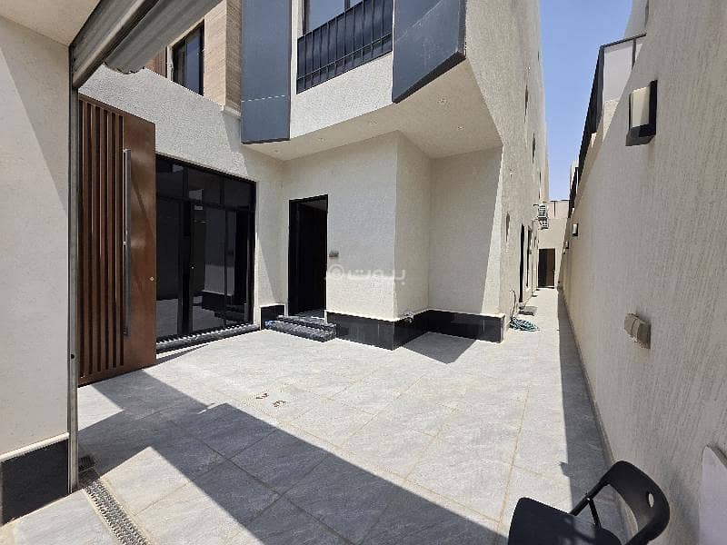 A very unique ground floor role (unit) for sale in Al-Rimal neighborhood, Tanal A very unique ground floor role (unit) for sale in Al-Rimal neighborhood, Tanal