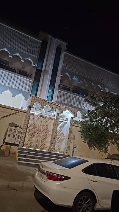 10+ Beds Residential Building for Sale in Al Duf, Khulais - Apartment for sale in Al-Daf neighborhood, Khulis Province