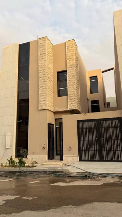 6 Bedroom Villa for Sale in West Riyadh, Riyadh - Villa for sale in Al Mahdiyah, West Riyadh