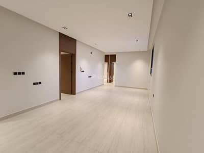 3 Bedroom Floor for Sale in East Riyadh, Riyadh - Luxurious first-floor role? No, first-floor apartment? It says: A luxurious first floor with a modern design in the Cordoba neighborhood.