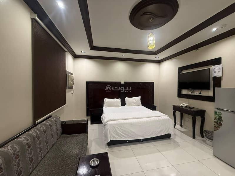 Room with king size bed Unit #1 Room with king size bed Unit #1