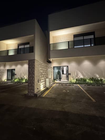 2 Bedroom Flat for Rent in North Riyadh, Riyadh - Modern 2-Bedroom Apartment with Spacious Private Outdoor Area | 3 Minutes from Al Wurud Metro شقة جديدة للإيجار بمساحة خارجية واسعة | 3 دقائق من محطة مترو الورود
