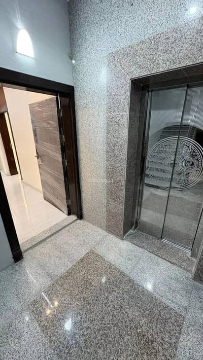 5 Bedroom Apartment for Sale in Al Sikkah Al Hadid, Madina - Apartment for sale on 'Urwah Ibn Mu'attib Al Ansari Street, Sikkat Al Hadid District, Madinah City.