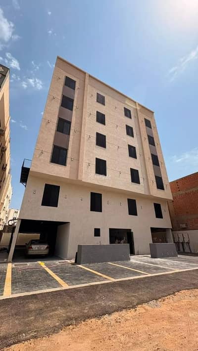 5 Bedroom Apartment for Sale in Al Aridh, Madina - Apartment for sale on Al Waleed Ibn Said Street, Al Arid District, Madinah City.