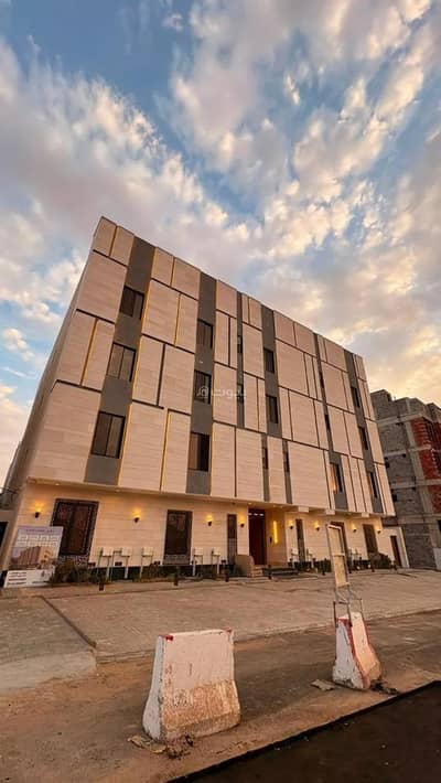 6 Bedroom Flat for Sale in Al Salam, Madina - Apartment for sale on Sinan Bin Abi Sinan Street, Al Salam District, Madinah City.