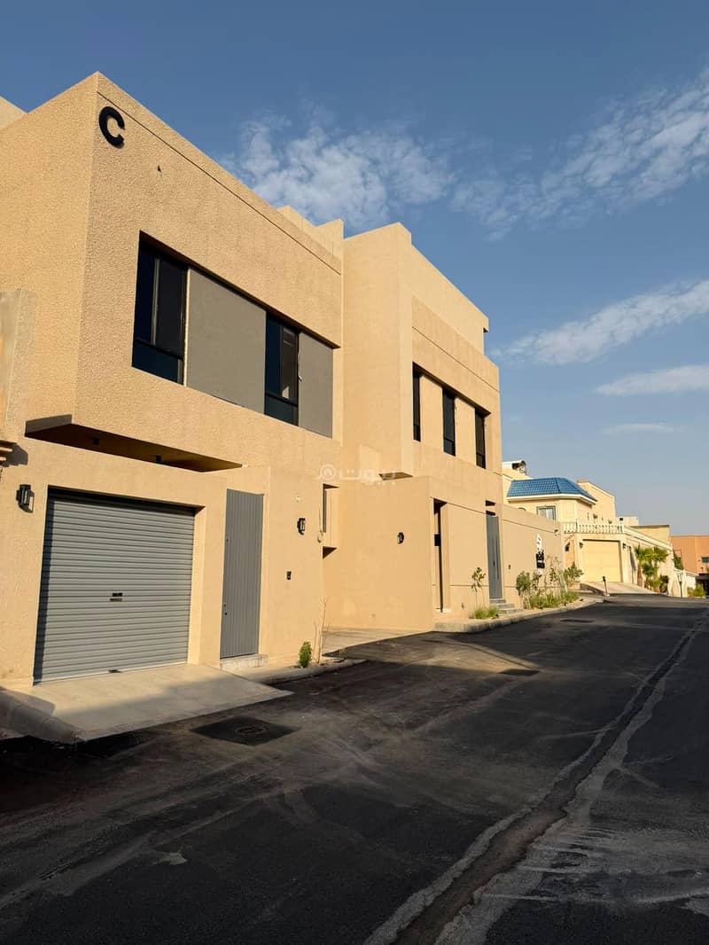 Ground floor with 4 bedrooms, a lounge, a dining room, and a driver’s room Ground floor with 4 bedrooms, a lounge, a dining room, and a driver’s room
