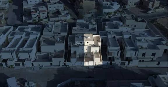 10+ Beds Villa for Sale in Al Khalidiyyah, Unayzah - Villa for sale on Abdullah Al Mahjoub Street, Al Khalidiyah District, Unaizah City. 10+ Beds Villa for Sale in Al Khalidiyyah, Unayzah - Villa for sale on Abdullah Al Mahjoub Street, Al Khalidiyah District, Unaizah City.
